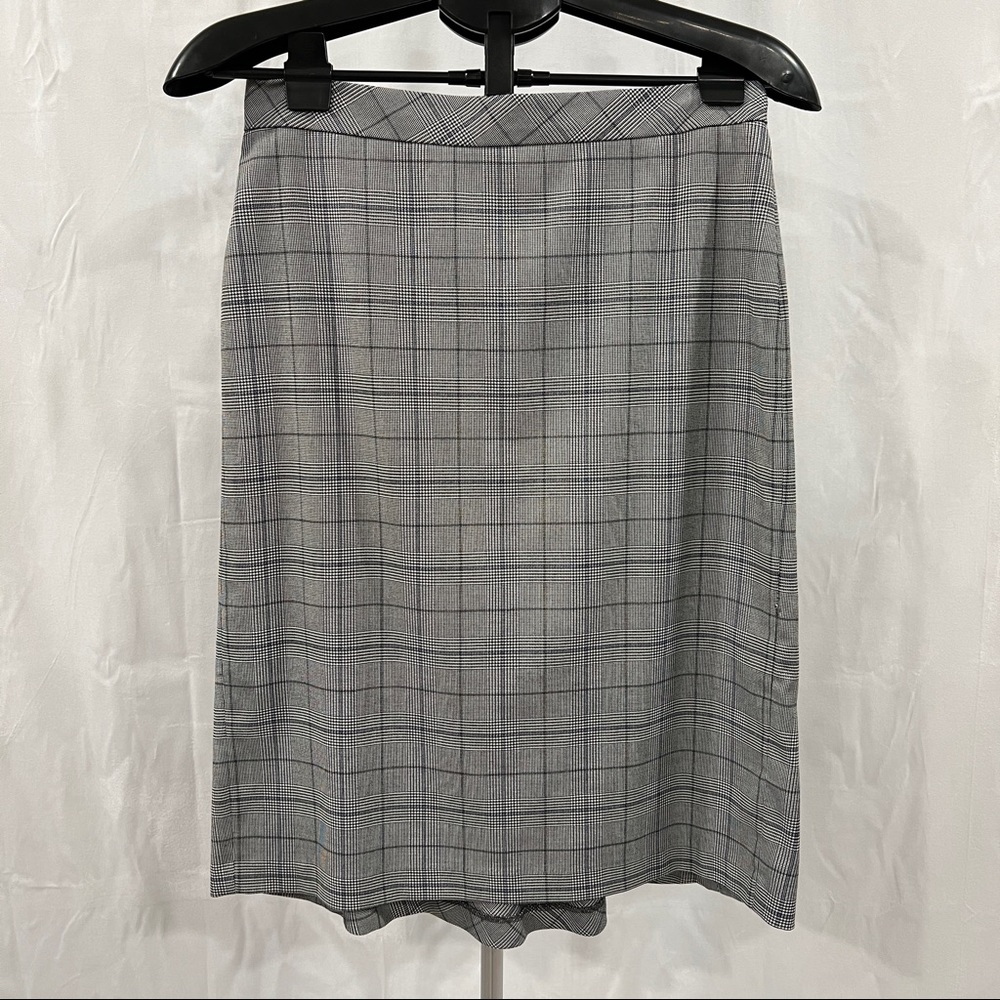 Ann Taylor Skirt - Gray Windowpane design, Size 4